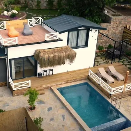 Sakin Huzurla Birtatil Icin Havuzlu Jakuzili Villa Fethiye