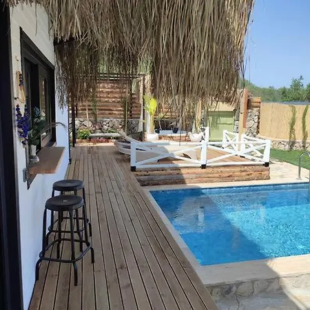 Sakin Huzurla Birtatil Icin Havuzlu Jakuzili 페티예