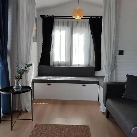 Sakin Huzurla Birtatil Icin Havuzlu Jakuzili